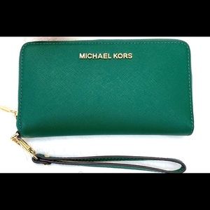 Michael Kors Jet Set Travel ZIP around Wallet